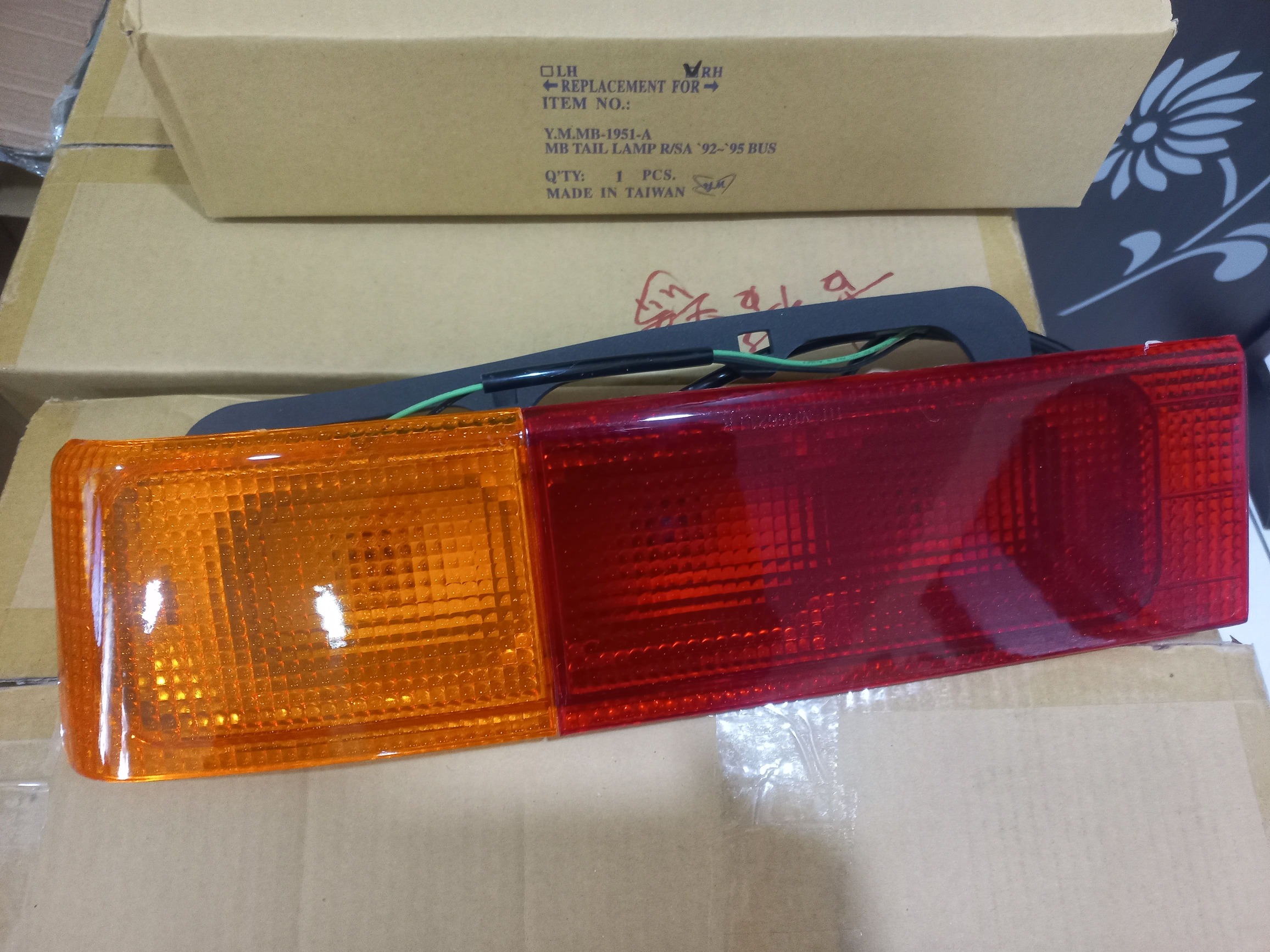 Tail Lamp RH For MITSUBISHI-OE:MC358914-MC358914